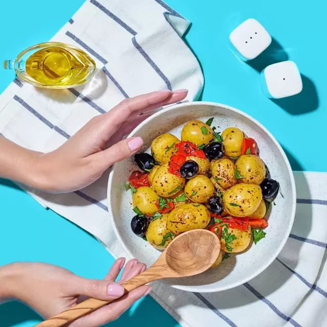 FETA İLƏ QARA ZEYTUNLU İSTİ KARTOF